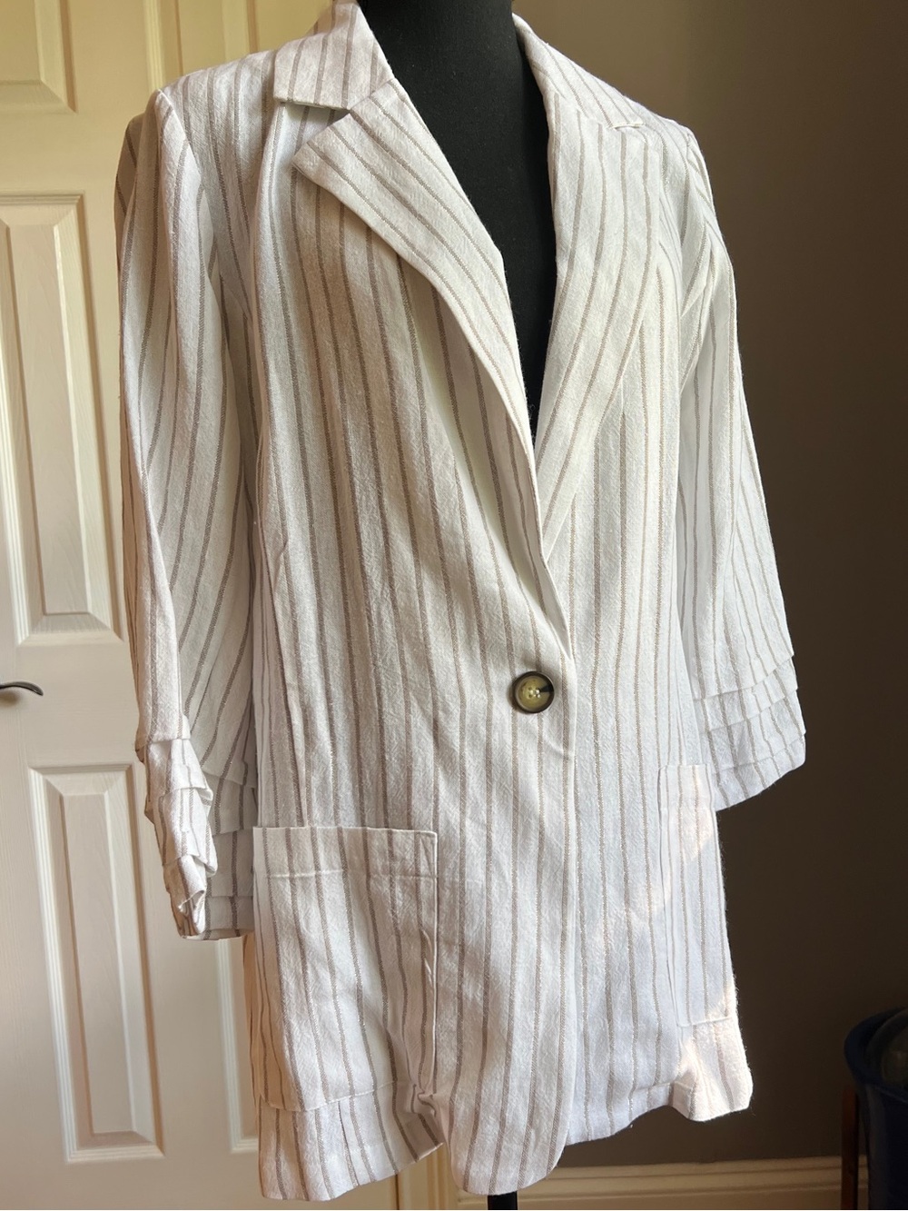 Halston oversized linen blazer